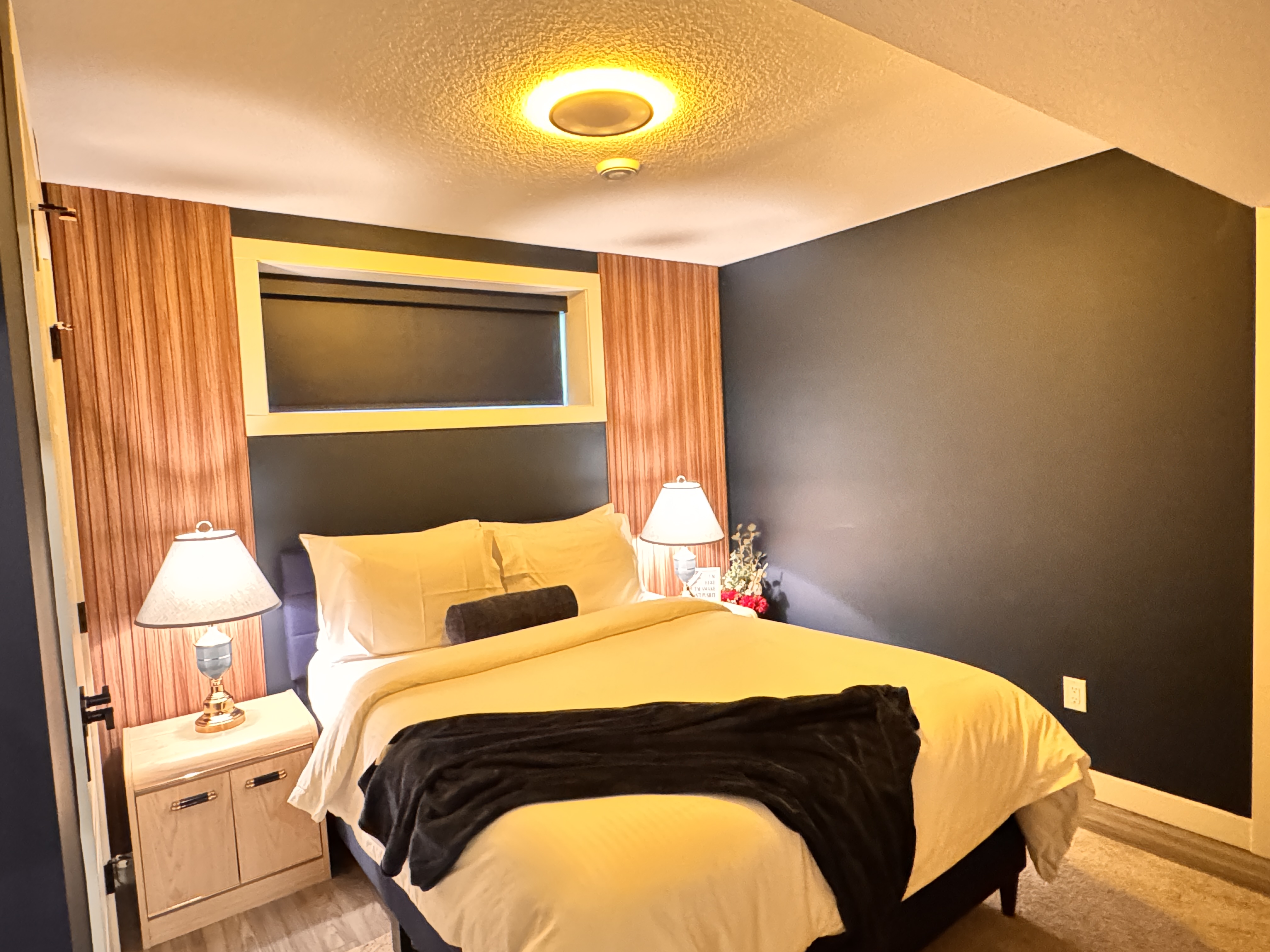 The Deluxe One-Bedroom Apartment — the bedroom